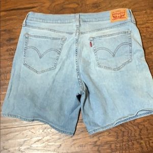Levi’s Size 30. NWOT.